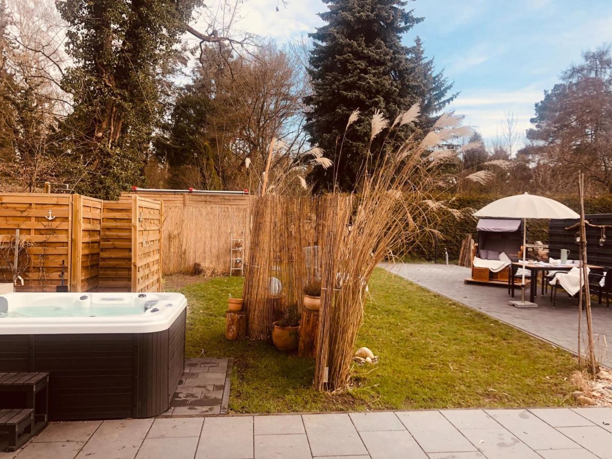 GartenLoft mit Outdoor Whirlpool und Garten Petershagen-Eggersdorf Exterior foto