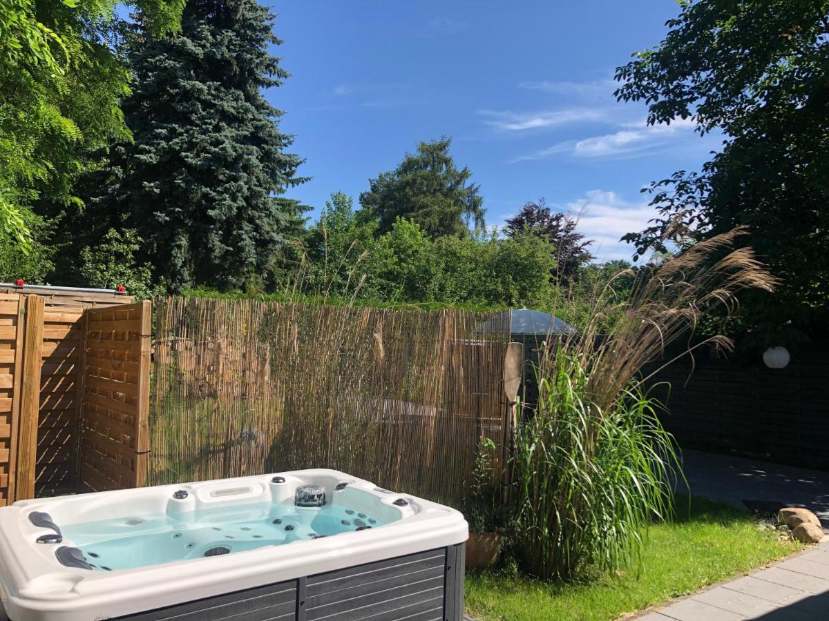 GartenLoft mit Outdoor Whirlpool und Garten Petershagen-Eggersdorf Exterior foto